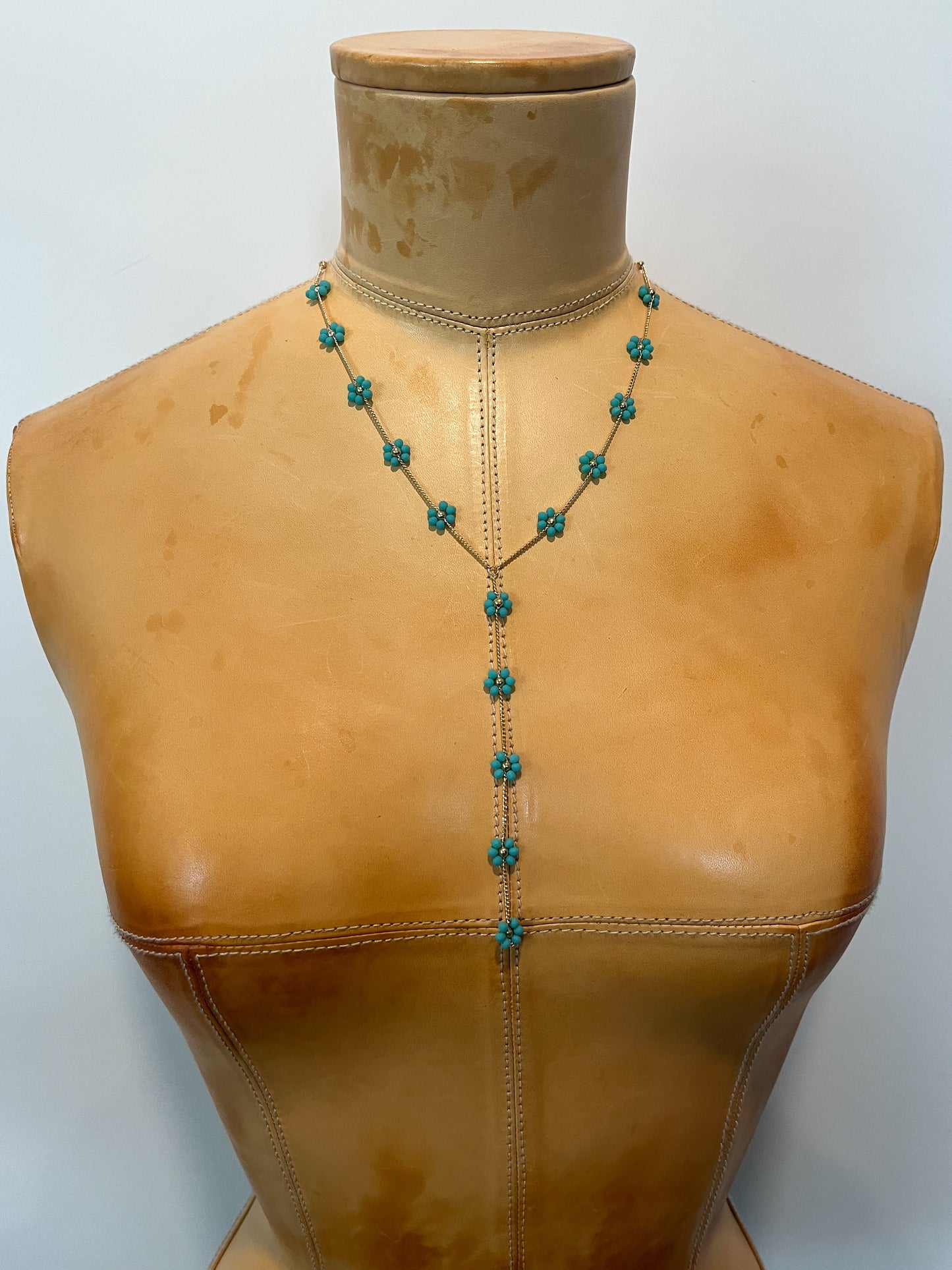 Dainty Daisy Necklace