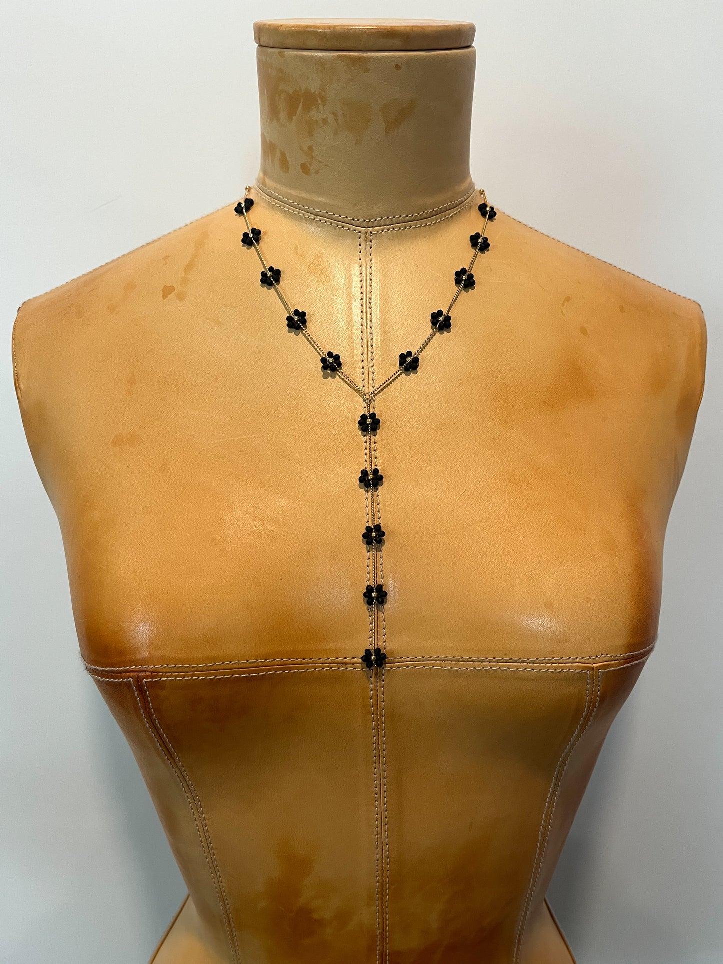 Dainty Daisy Necklace