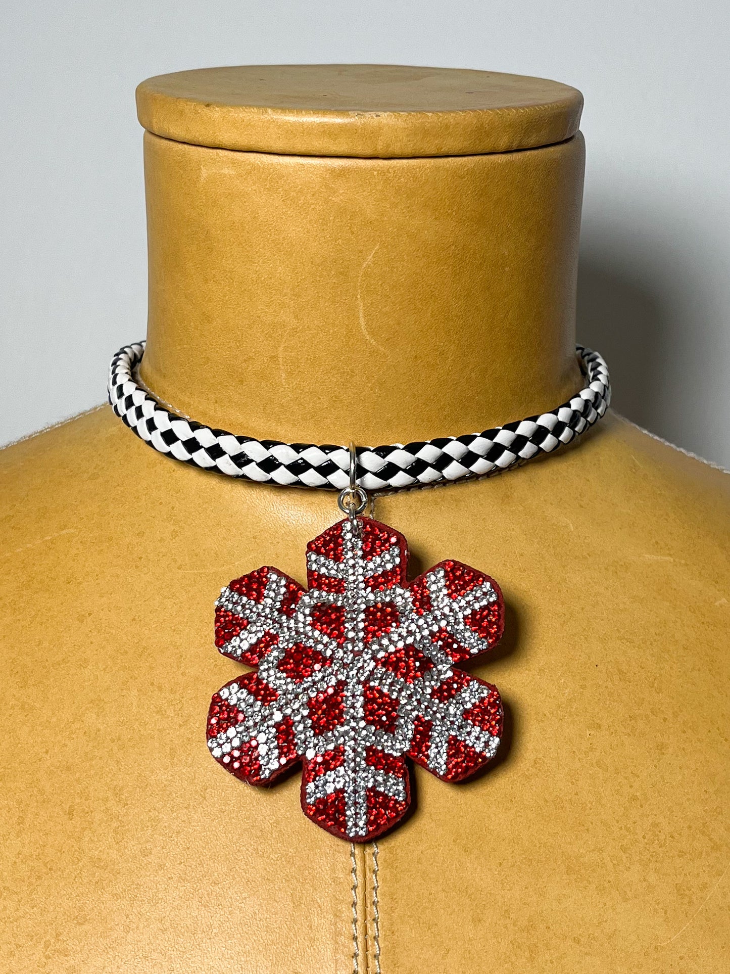 Holiday choker necklace