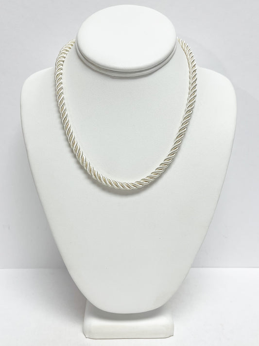 Woven short necklace