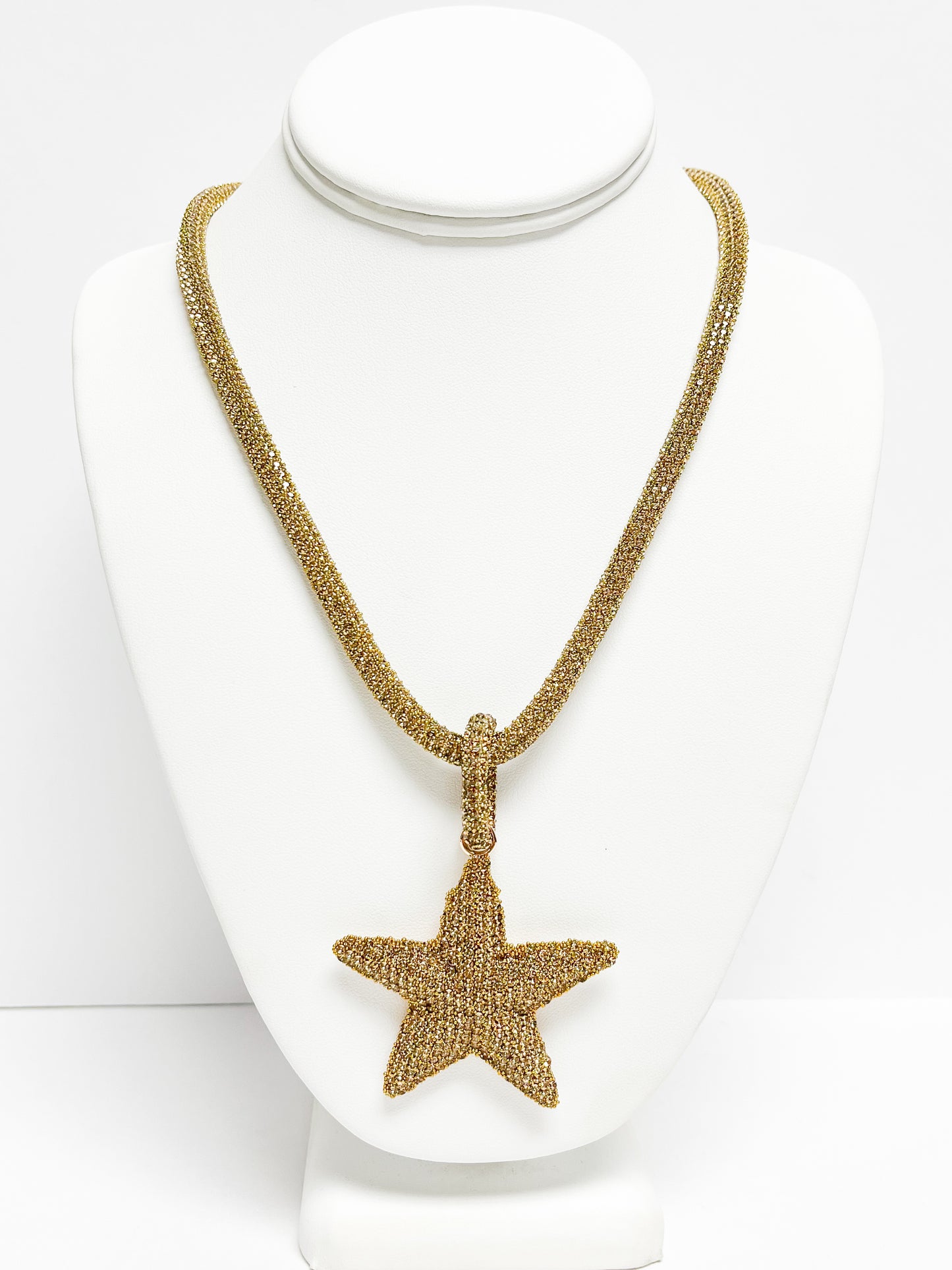 Star pendant necklace