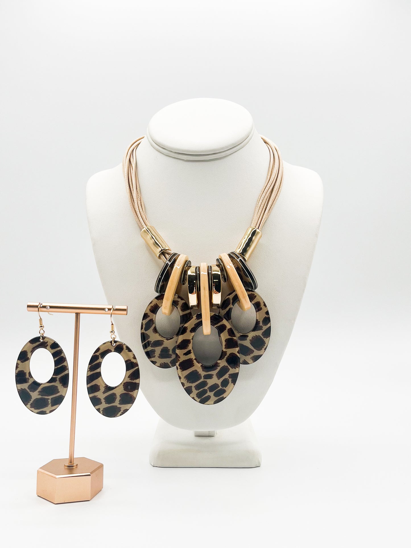 Printed oval necklace set