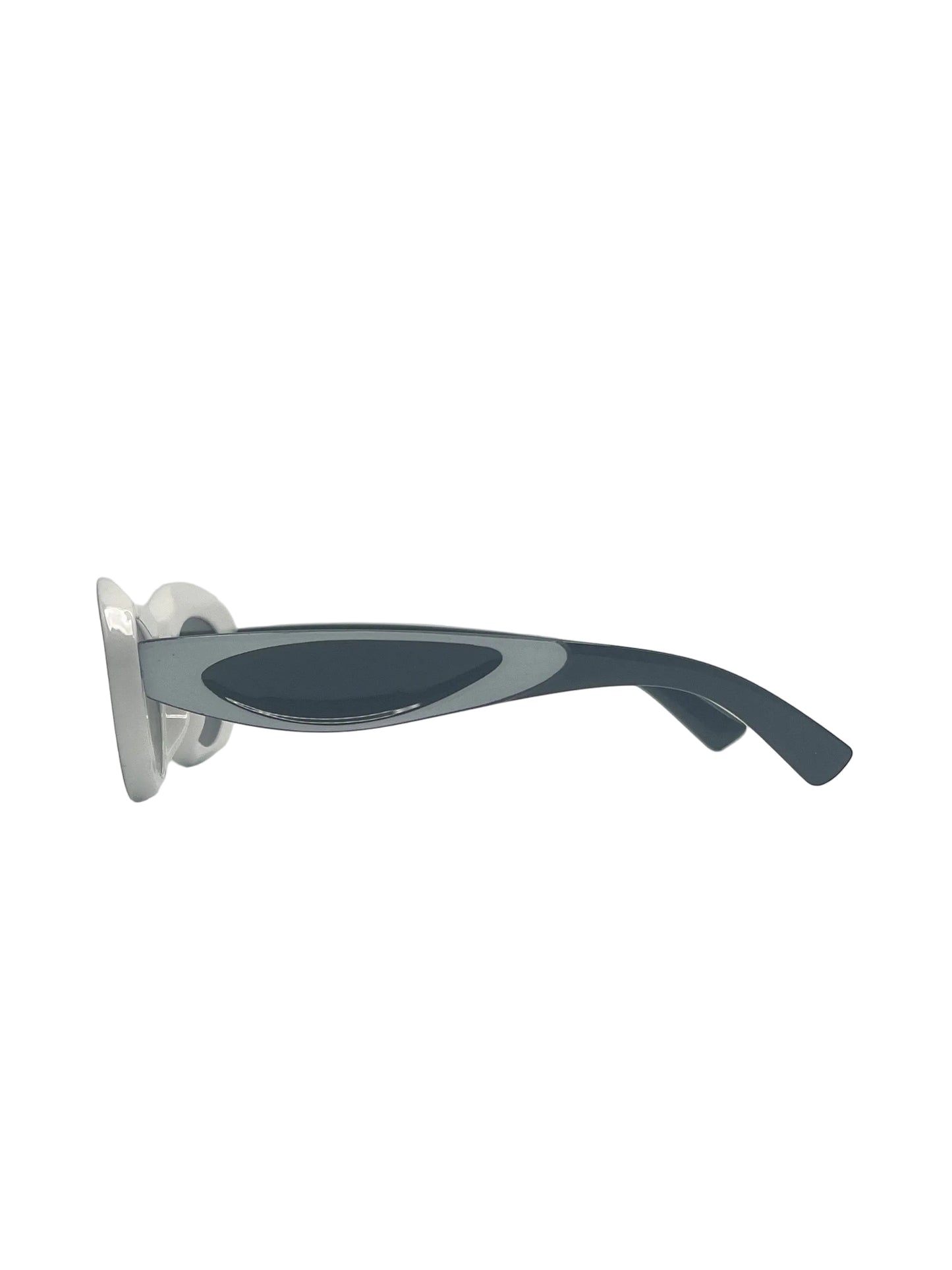 Two tone oval sunglasses