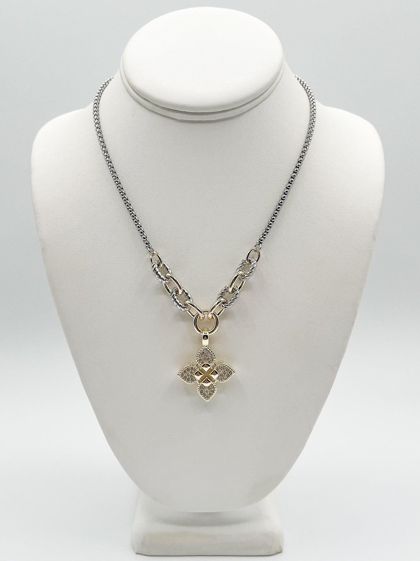 Quatrefoil pendant necklace