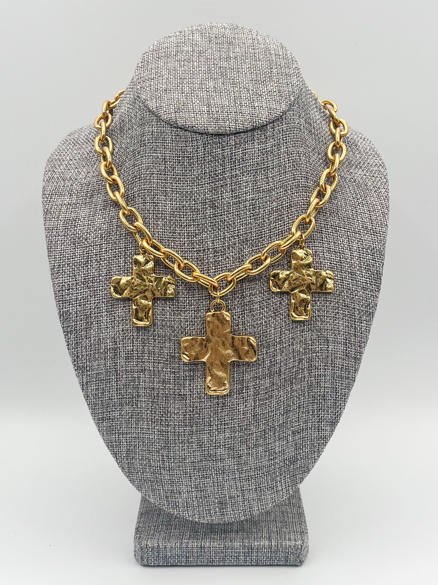 Hammered metal pendant necklace