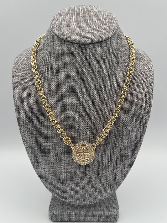 Brimmed crystal pendant necklace