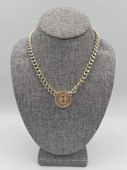 Brimmed crystal pendant necklace
