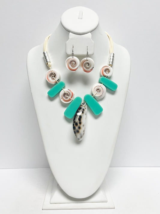 Multicolored Beachy Pendant Necklace