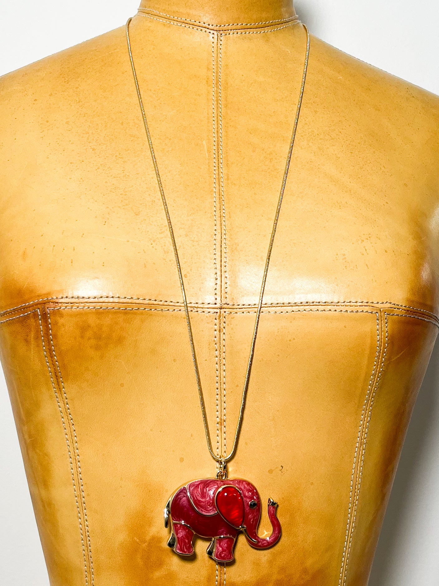 Red pendant long necklace
