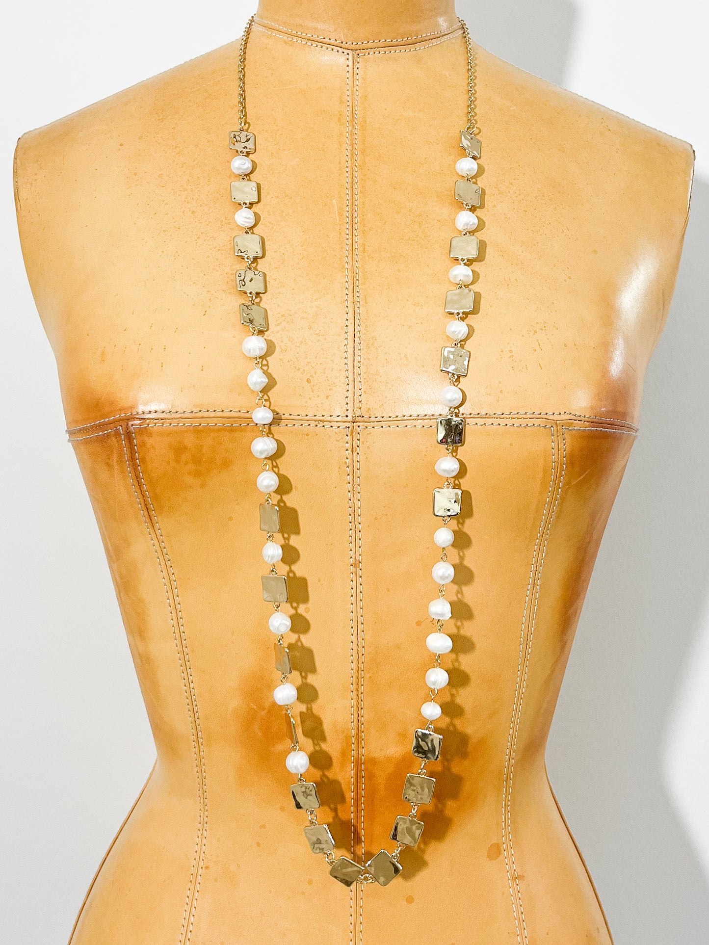 Square pendant long necklace